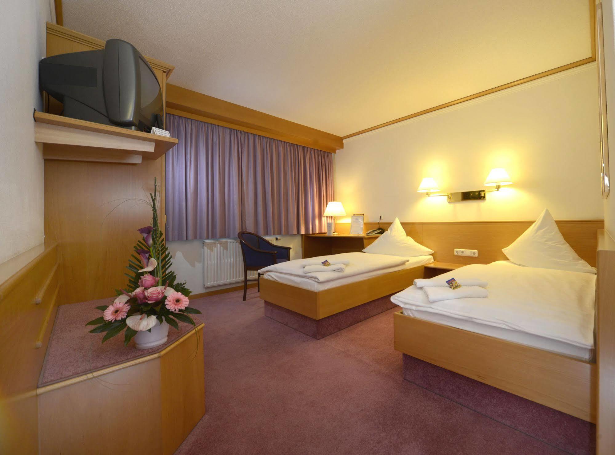 Hotel Bavaria Brehna Εξωτερικό φωτογραφία