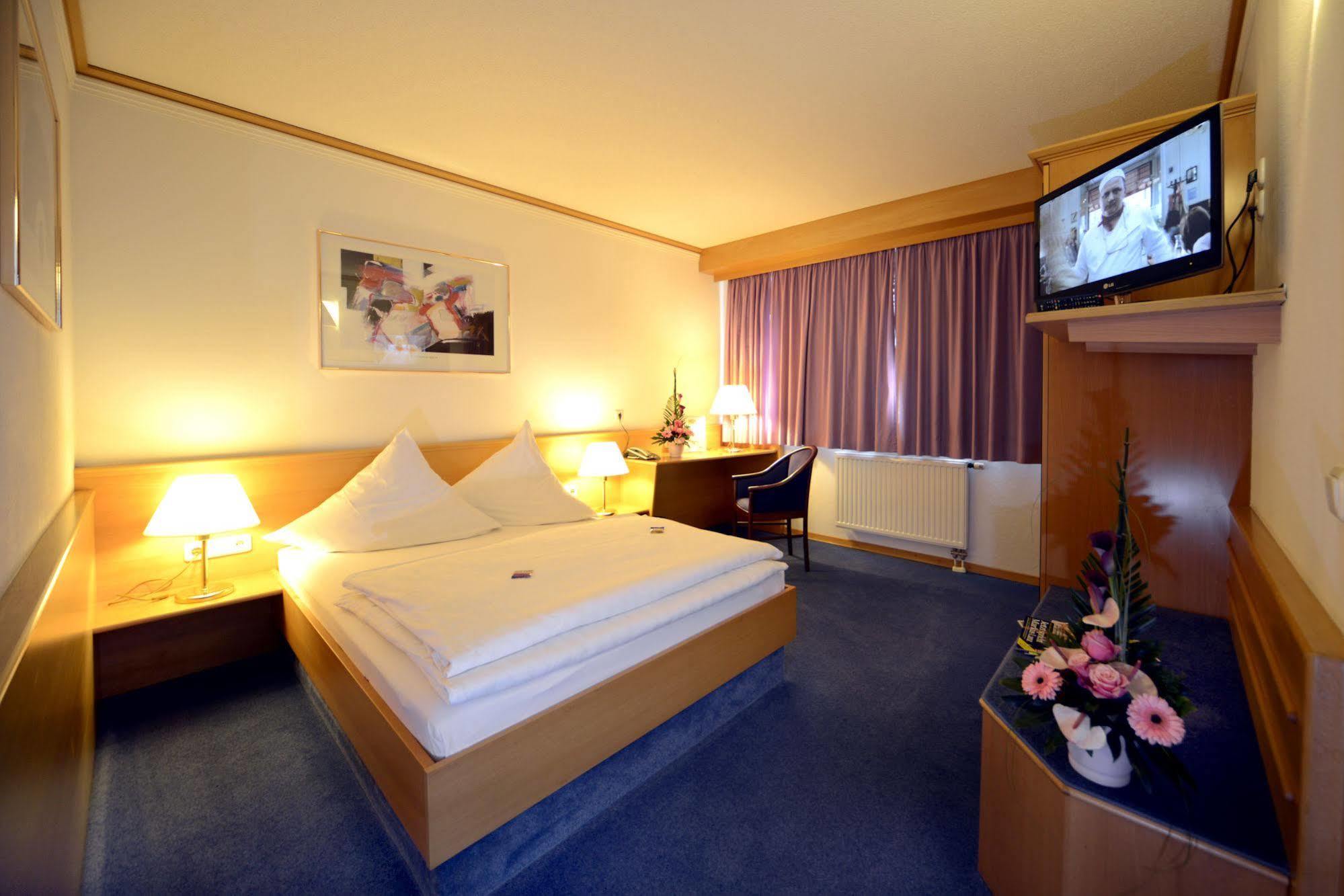 Hotel Bavaria Brehna Εξωτερικό φωτογραφία